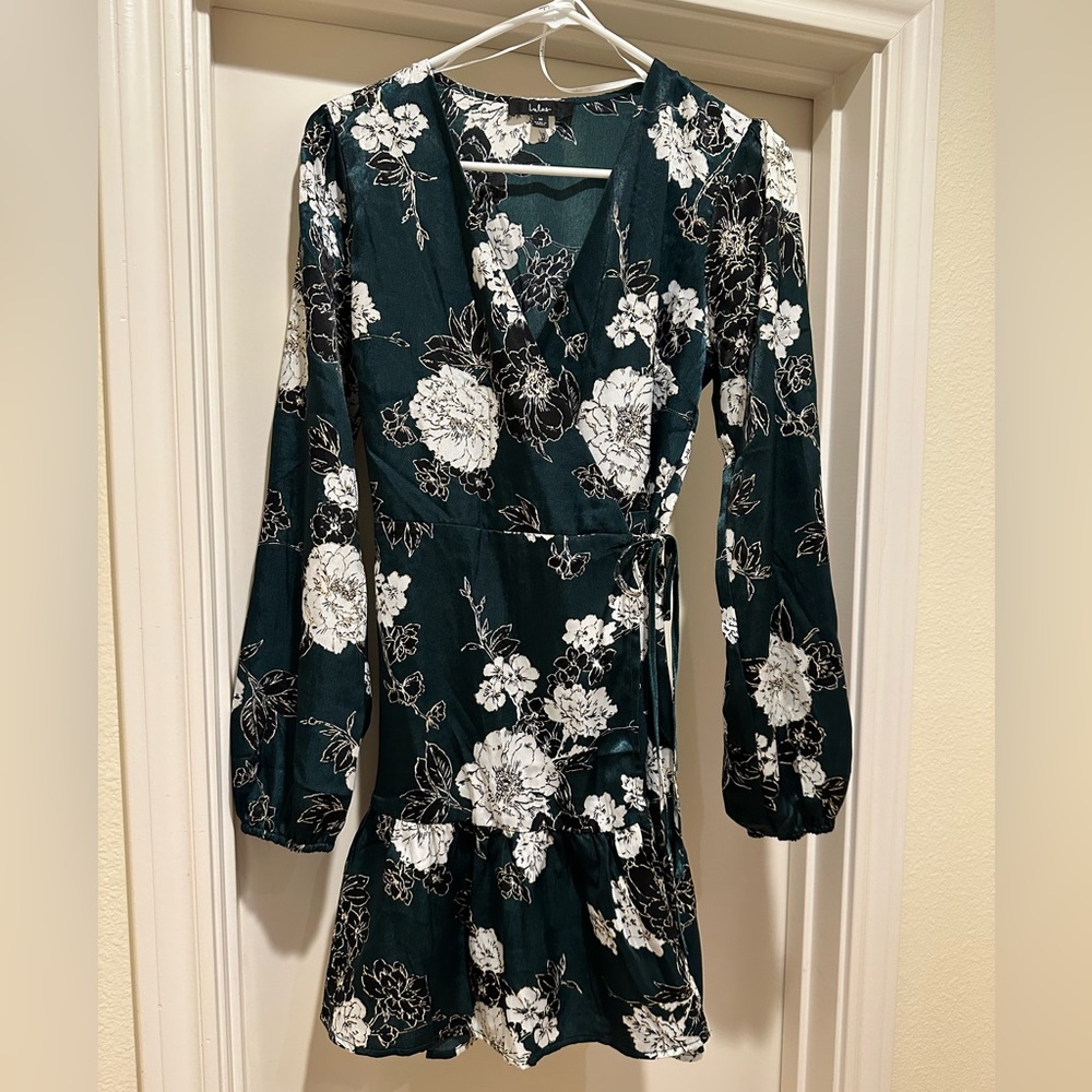Short floral wrap dress - size medium